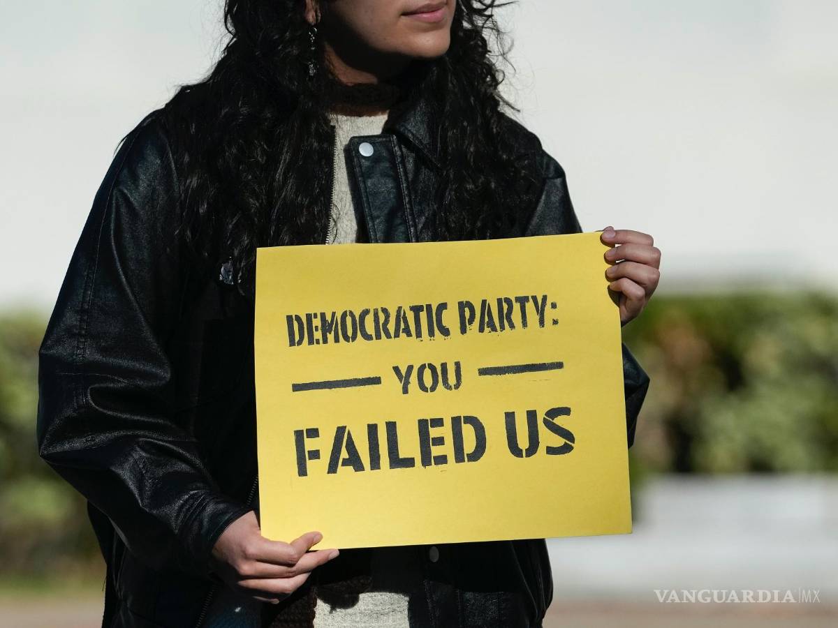 $!Un estudiante protesta por la reelección del presidente electo Donald Trump en el campus de la Universidad de California en Berkeley.