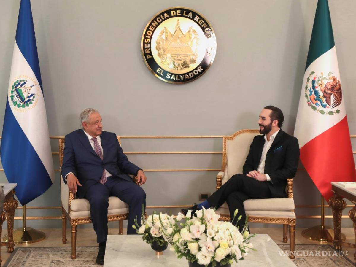 $!López Obrador durante su visita de mayo 6 de 2022 a Bukele en San Salvador.