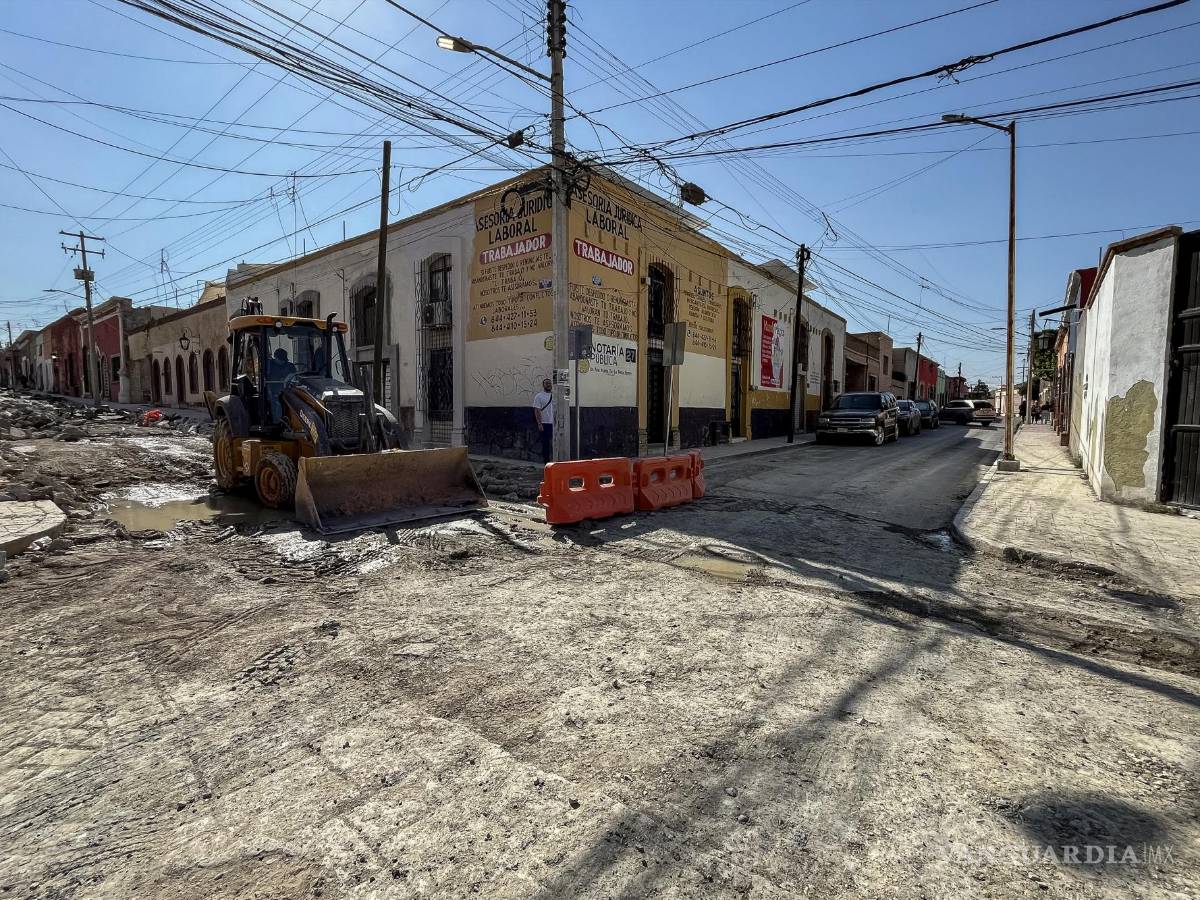 $!Las remodelaciones en la calle General Cepeda han generado dificultades para los negocios locales, afectando su actividad comercial.