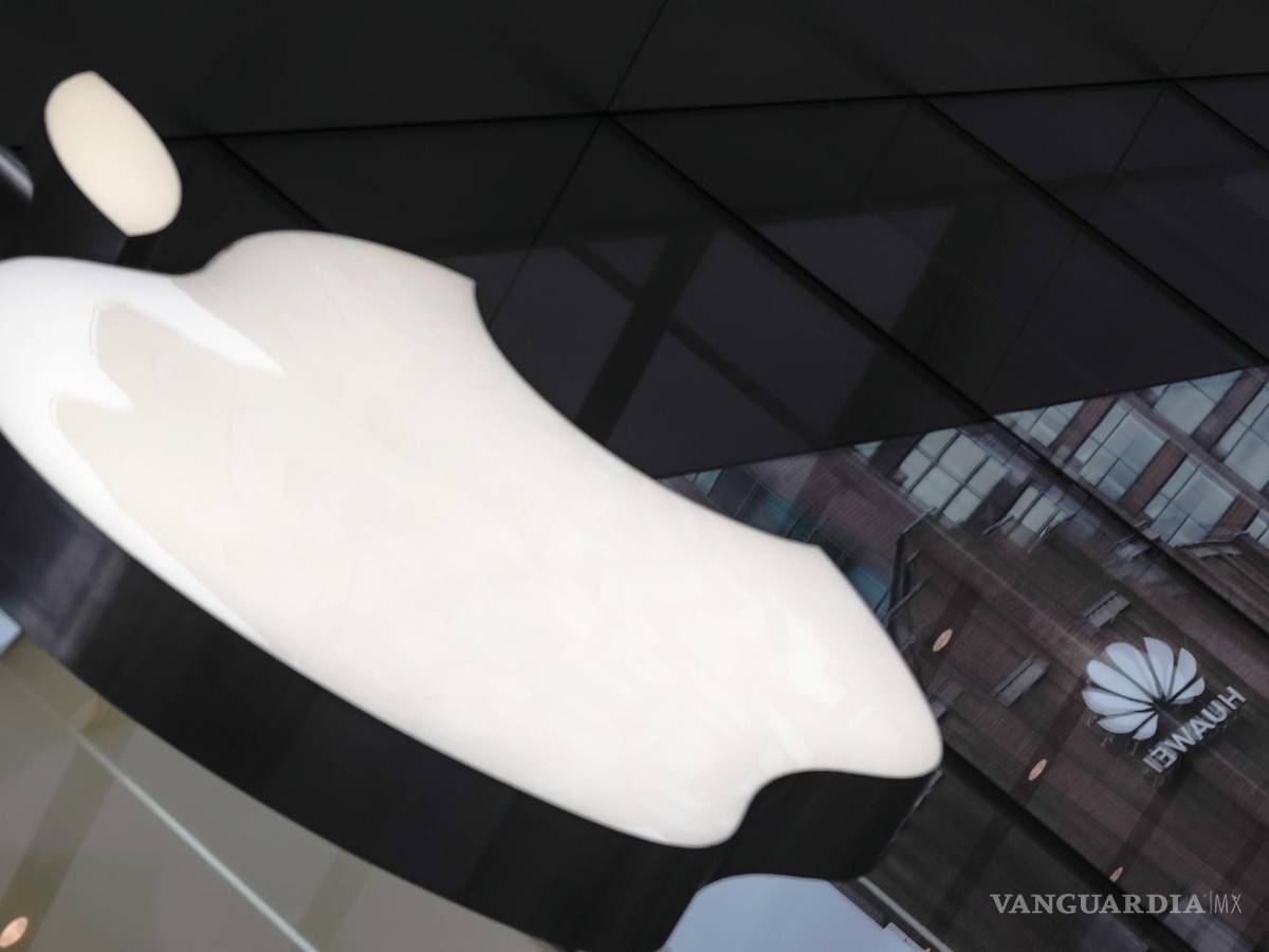 $!“Apple parece estar atrapada entre la privacidad y la acción”, afirmó Matthew Welch, especialista en inversiones de Degroof Petercam.