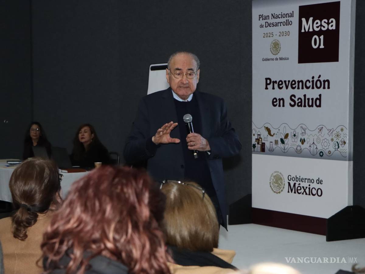 $!En el foro, se presentó el proyecto de salud popular, que busca prevenir enfermedades graves mediante la atención en centros de salud locales.