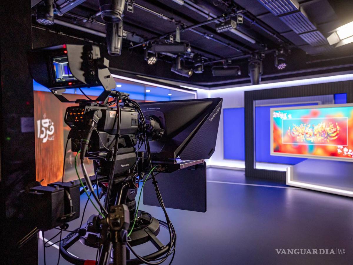 $!Vista de un estudio de Radio Free Europe/Radio Liberty en su sede en Praga, República Checa.