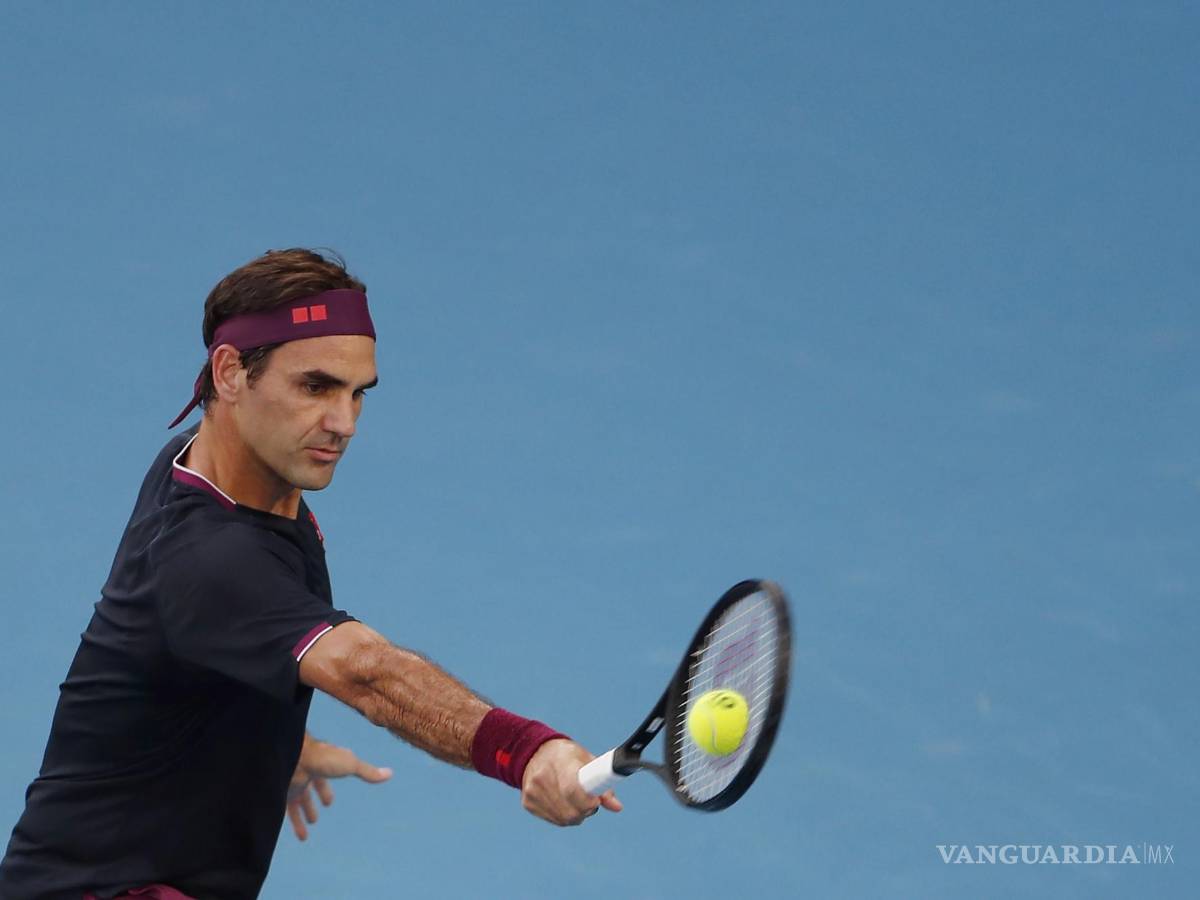 $!Roger Federer durante su partido de semifinales contra Novak Djokovic en el Australian Open el 30 de enero de 2020.