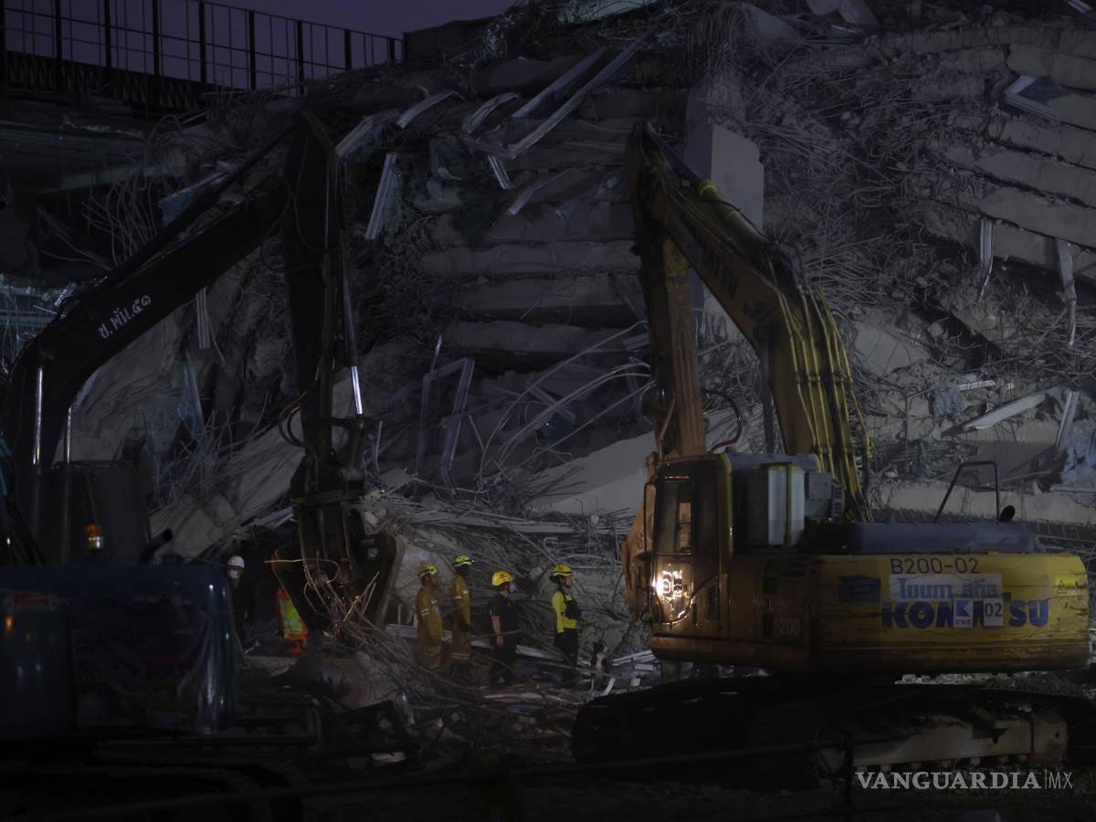 $!La junta militar birmana dijo que hay un total de 1,002 muertos, 2,376 heridos y 30 desaparecidos por el terremoto que sacudió el centro-norte de Birmania, Myanmar