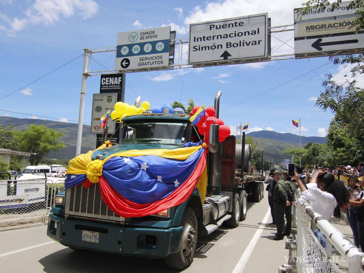 $![CÚCUTA (COLOMBIA), 26/09/2022.- Un camión cruza el puente Simón Bolívar desde Venezuela][durante un acto de reapertura de la frontera entre Colombia y Venezuela, hoy, en Cúcuta (Colombia). Colombia][y Venezuela reabrieron este lunes oficialmente su frontera común, que estuvo cerrada durante siete años]