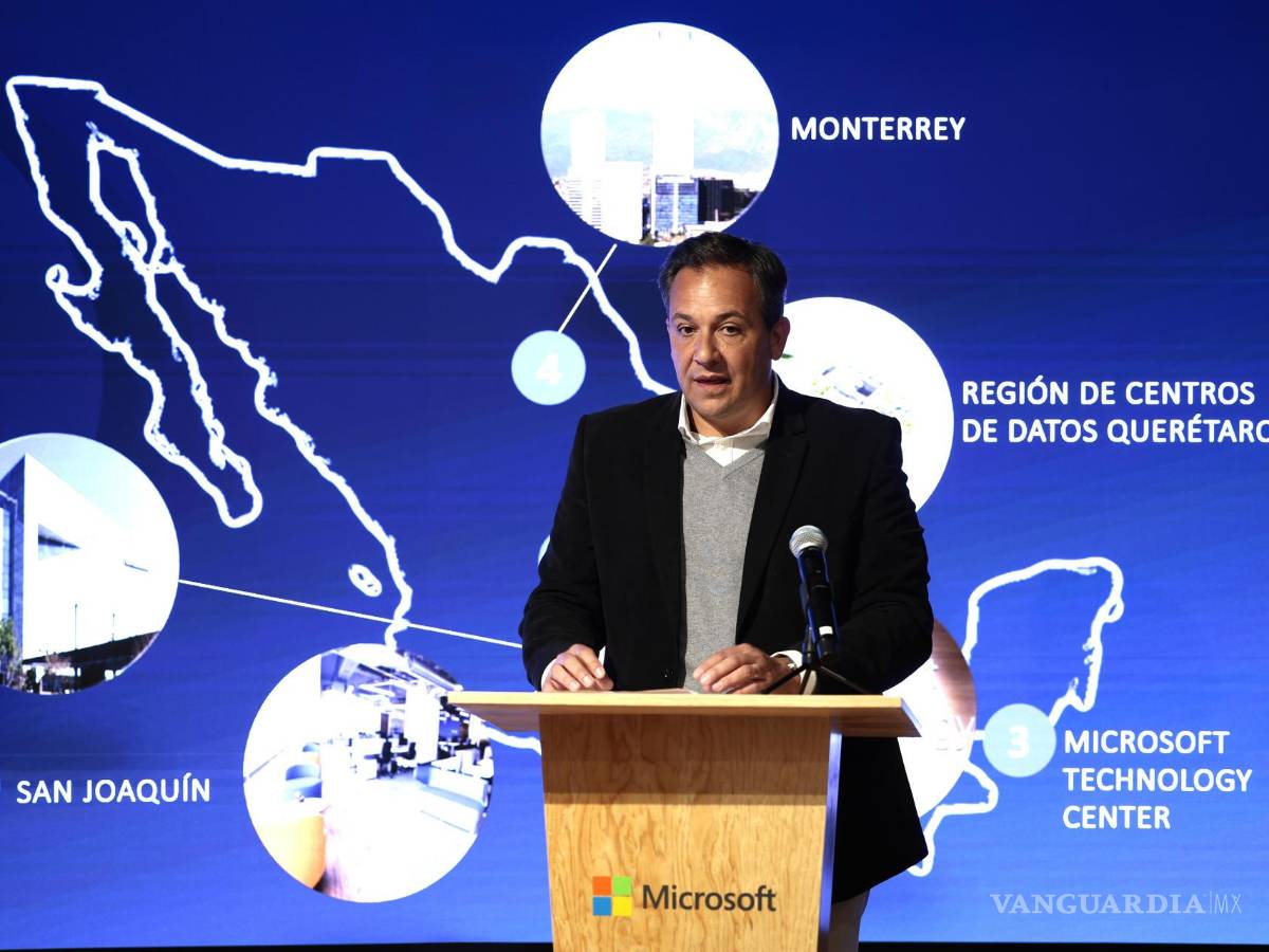 $!El director de Operaciones de Microsoft México, Christian Viany en una rueda de prensa en la capital mexicana (México).