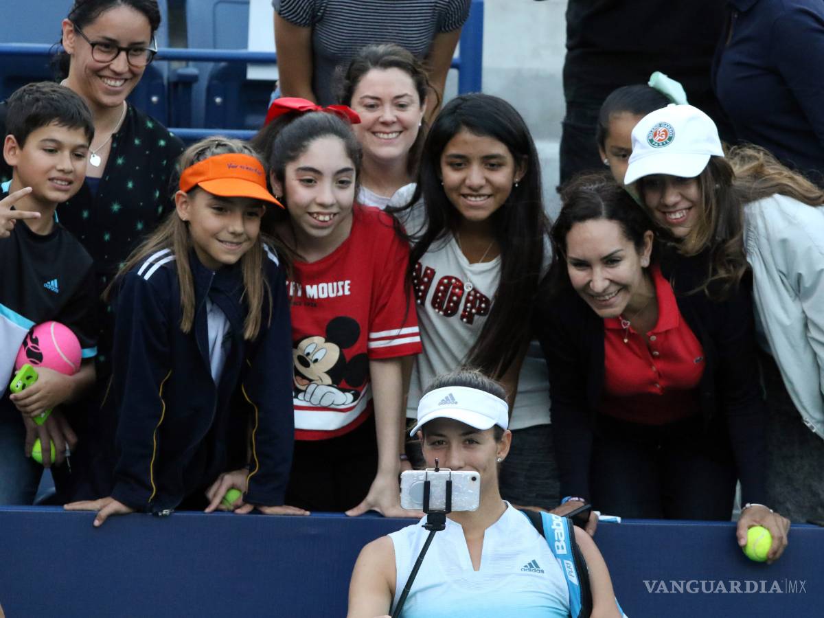 $!Garbiñe Muguruza vence a Kristina Mladenovic con el apoyo de André-Pierre Gignac