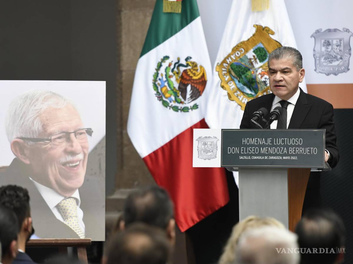 $!Saltillo, Coah. Mex. 18 de mayo del 2022 Homenaje póstumo de cuerpo presente del Ex Gobernador Eliseo Mendoza en Palacio de Gobierno, que encabezaron el gobernador miguel Riquelme, el pdte de el poder judicial Miguel Mery, y Eduardo Olmos, representante del poder legislativo.