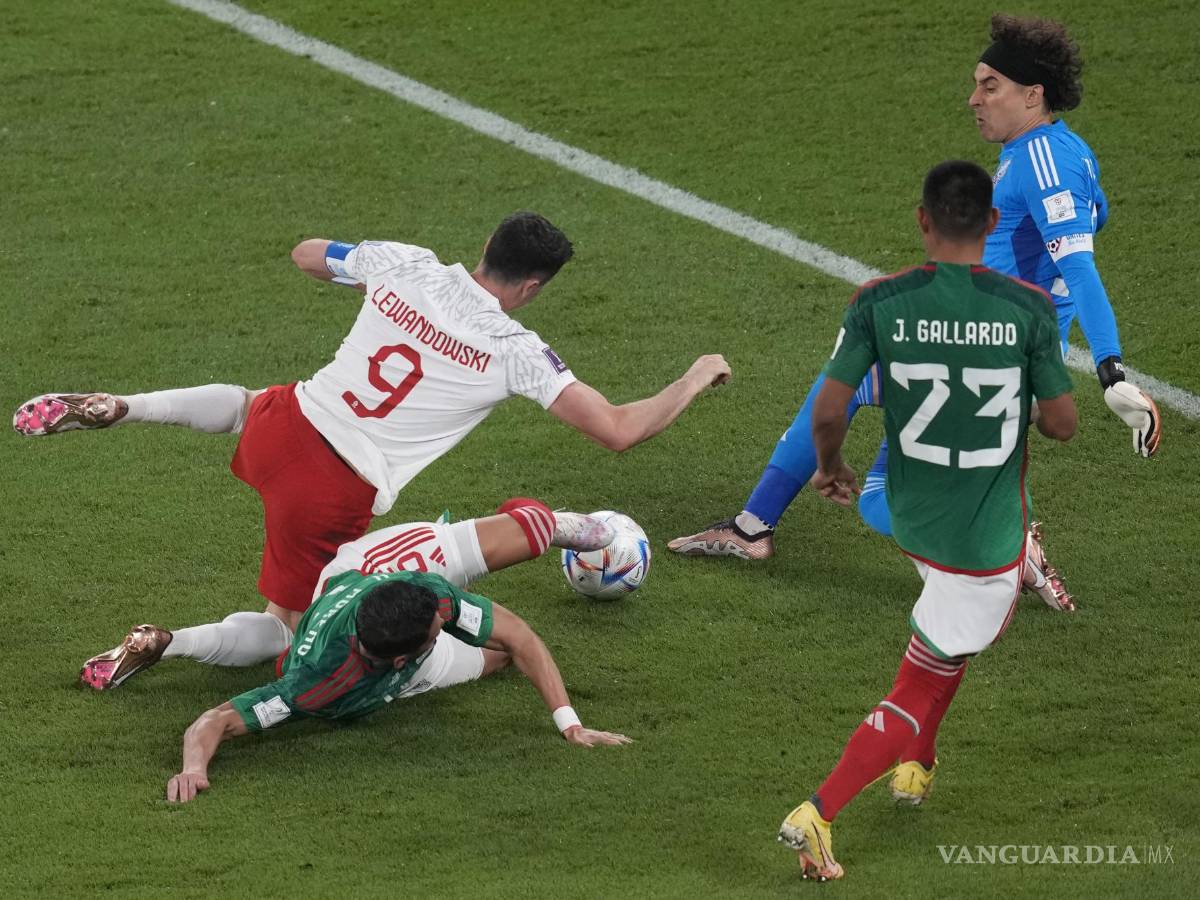 $!Jugada que se decretó como penal tras revisión en el VAR.