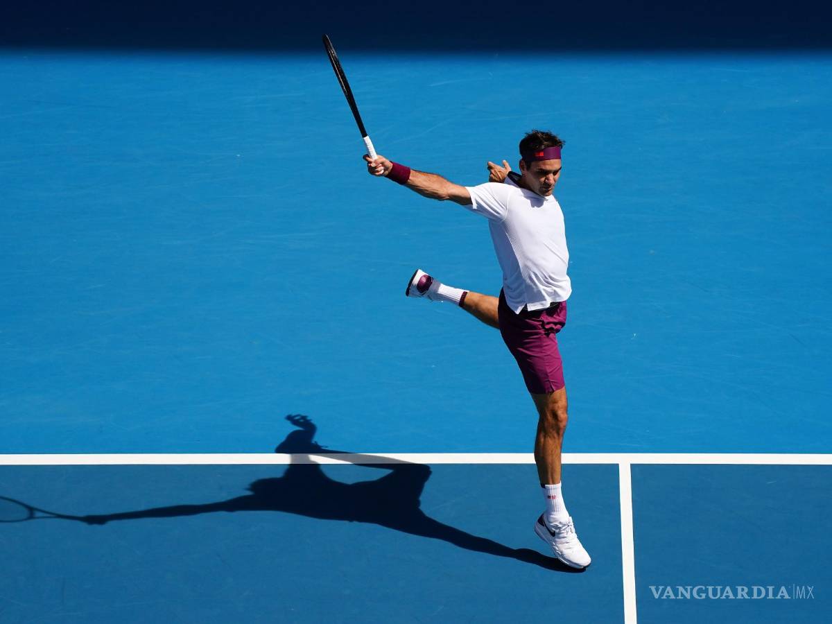 $!Roger Federer contra Tennys Sandgren durante su partido de quinta ronda en el Abierto de Australia el 28 de enero de 2020.