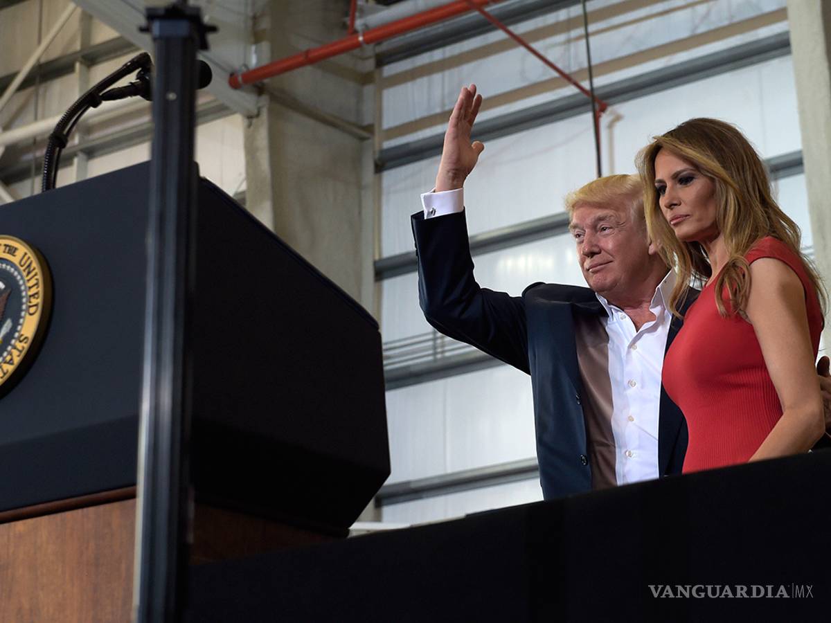 $!Entre insultos a la prensa y música de Rolling Stones, Trump promete construir el muro 'pronto'