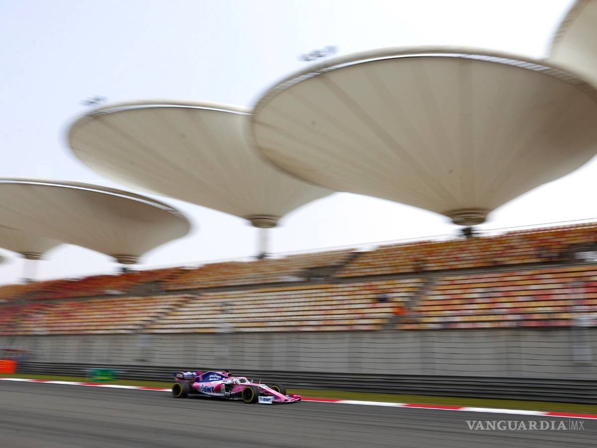 $!Checo Pérez no está muy contento con su monoplaza