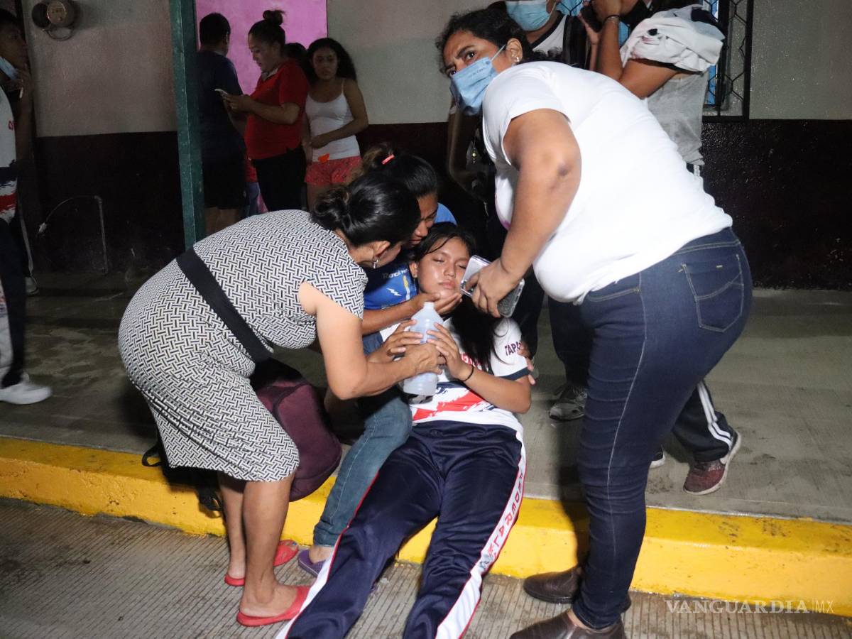 $!Las y los estudiantes comenzaron a sentirse mal después de comer en la cafetería.