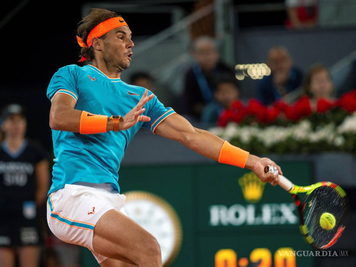 $!Stefanos Tsitsipas le dice adiós a Rafael Nadal del Mutua Madrid Open