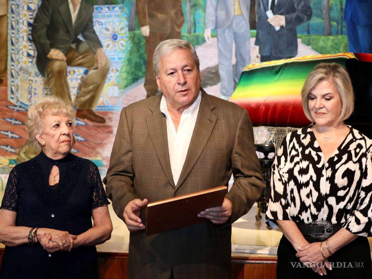 $!Chema Fraustro encabezó un homenaje a la actriz, poeta, declamadora y pianista Elba Ortiz.