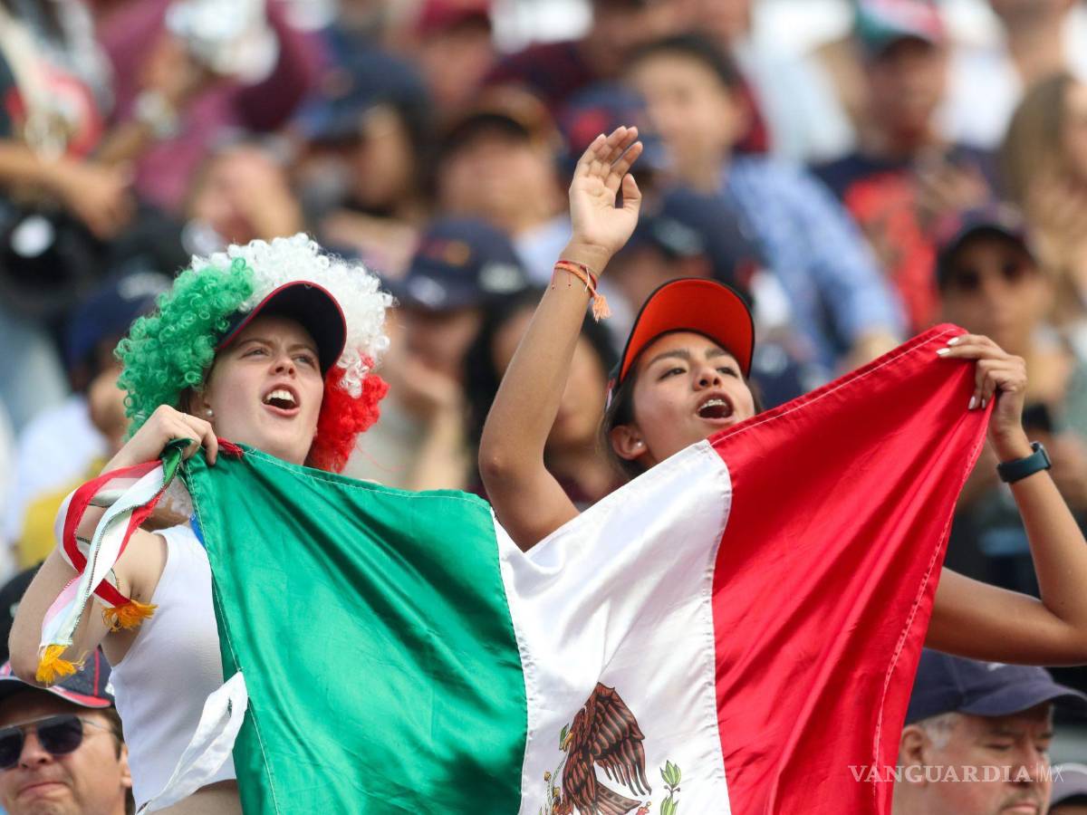 $!La afición mexicana se volcó a apoyar a Sergio Checo Pérez en la segunda práctica de la jornada en Autódromo Hermanos Rodríguez.