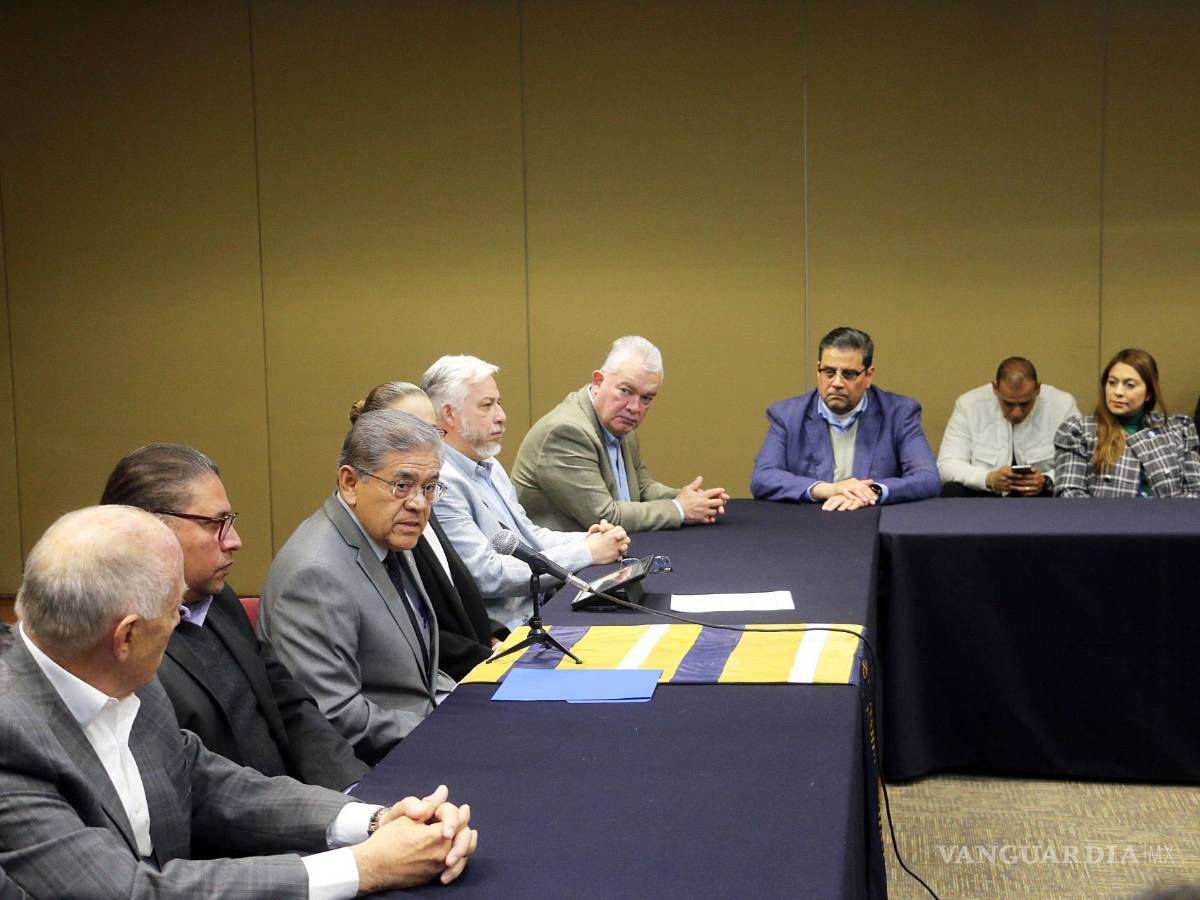 $!El rector Salvador Hernández Vélez explicó al sector industrial la reforma a los programas educativos de 39 carreras profesionales de 37 escuelas y facultades de las Unidades Saltillo, Torreón y Norte.