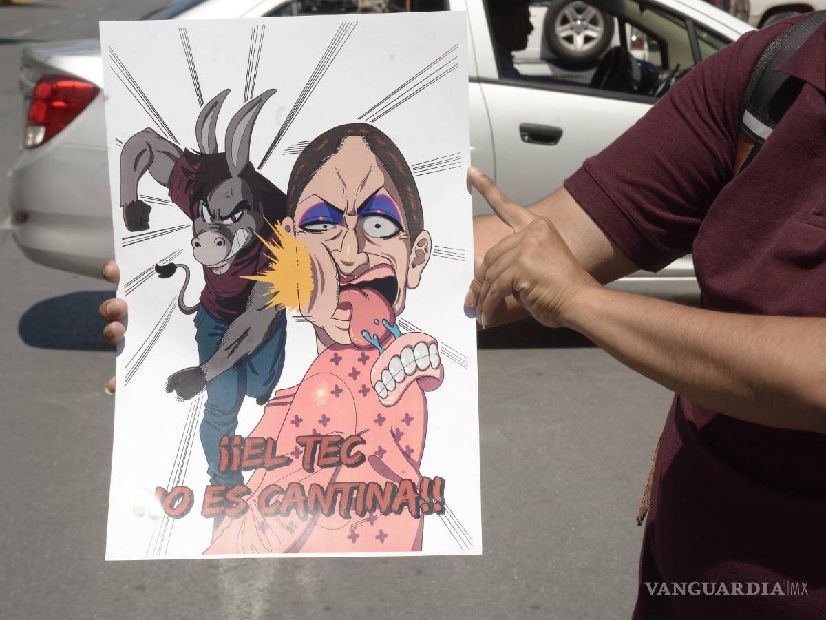 $!Los jóvenes echan mano de su creatividad durante la manifestación.