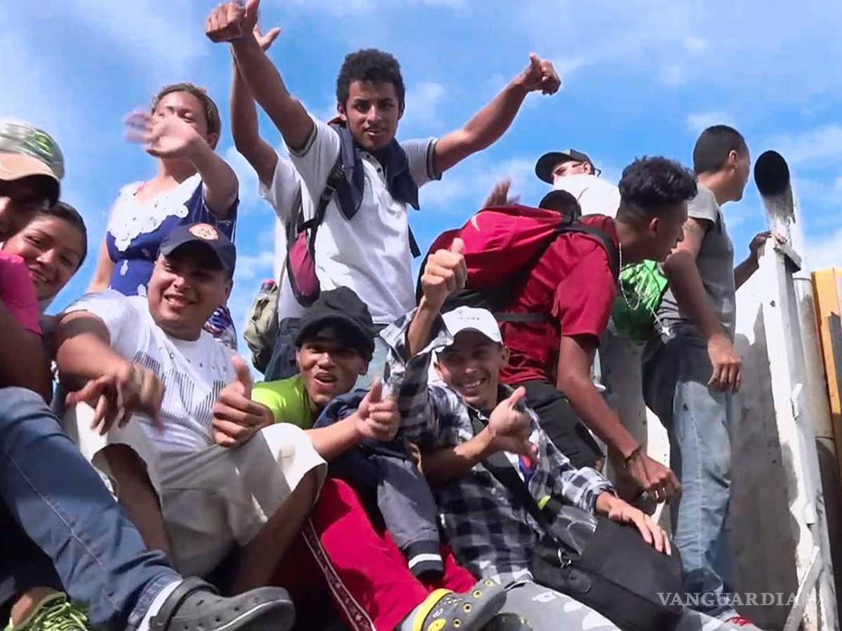 $!Los soldados mexicanos no quisieron o no pudieron frenar la caravana: Trump