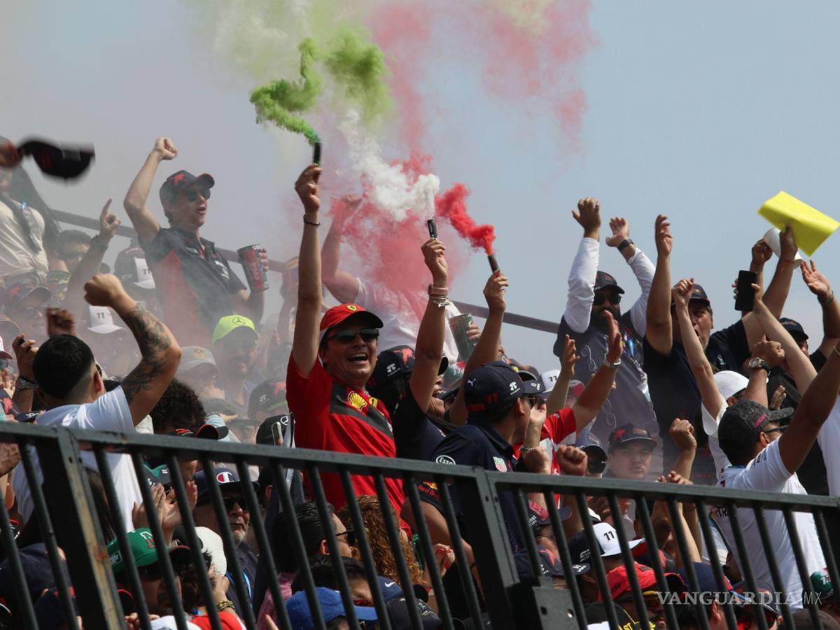 $!La afición mexicana se volcó a apoyar a Sergio Checo Pérez en la segunda práctica de la jornada en Autódromo Hermanos Rodríguez.