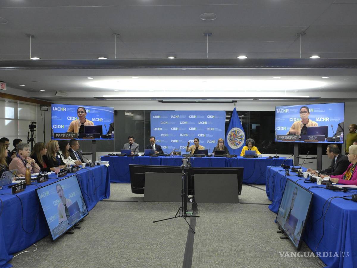 $!La presidenta de la Comisión Interamericana de Derechos Humanos, Roberta Clark (c), en la audiencia de la CIDH en Washington.