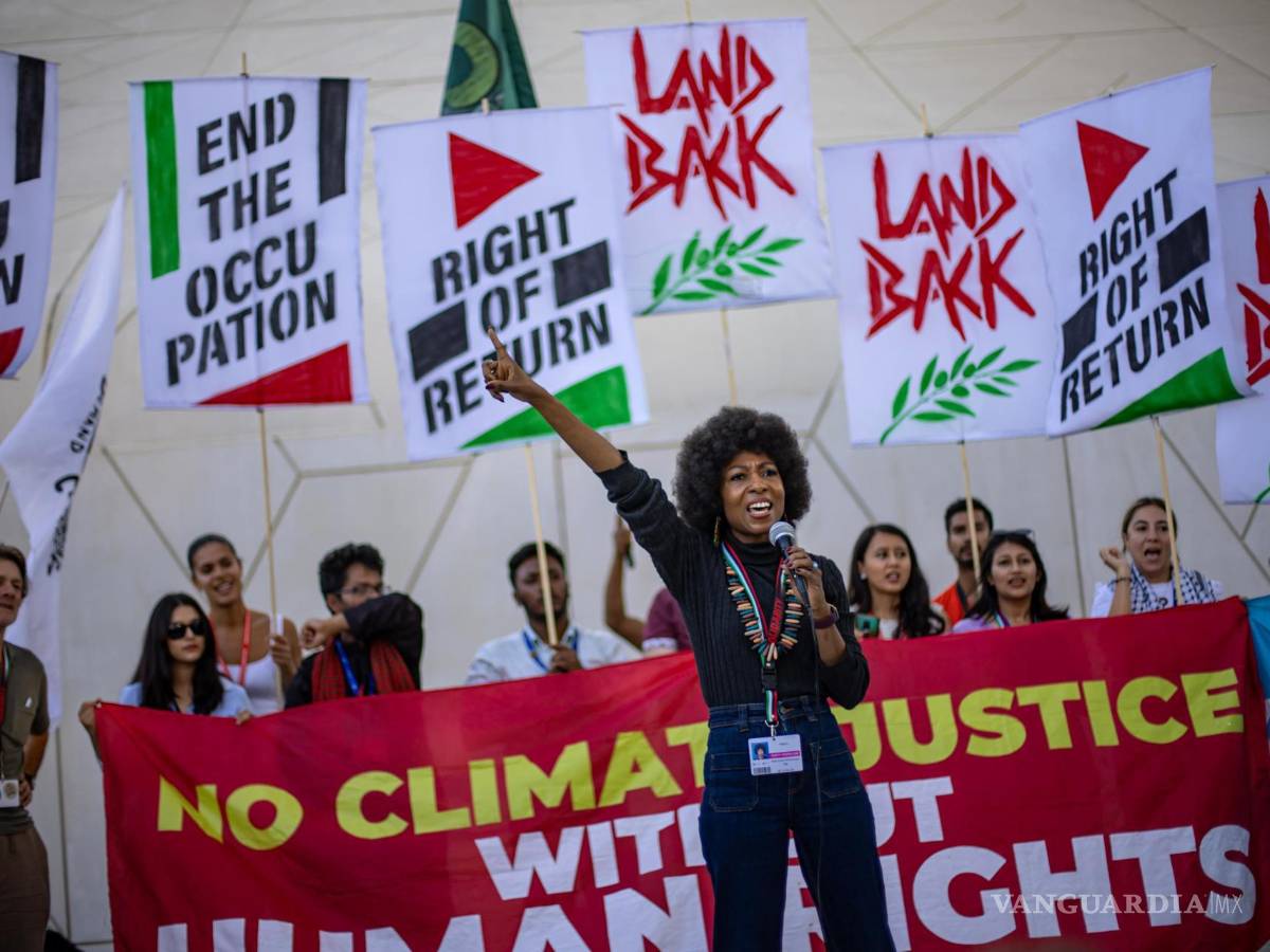 $!Activistas protestan en la Expo Dubai, sede de la Conferencia de las Naciones Unidas sobre el Cambio Climático (COP28) de 2023, en Dubai.