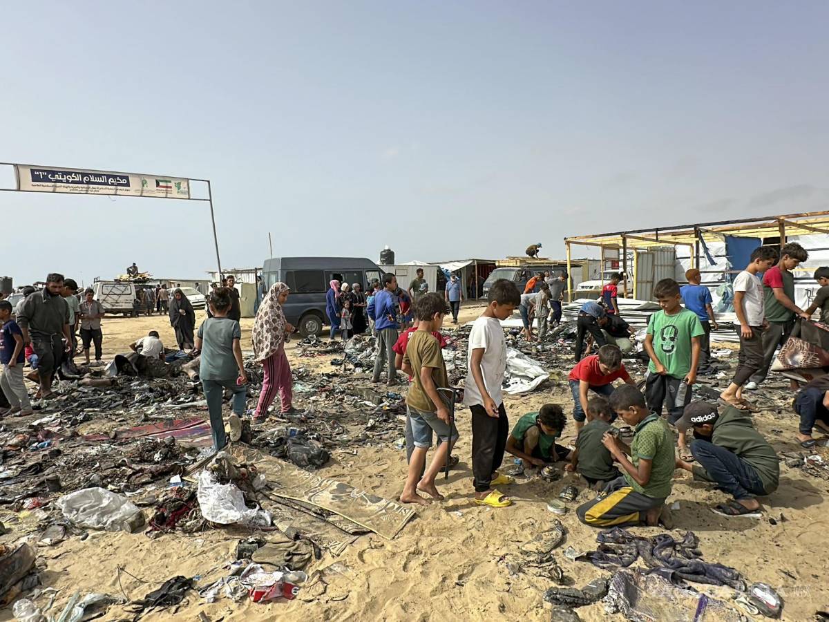 $!Este lunes, el lugar del ataque aún era inspeccionado por numerosos palestinos.