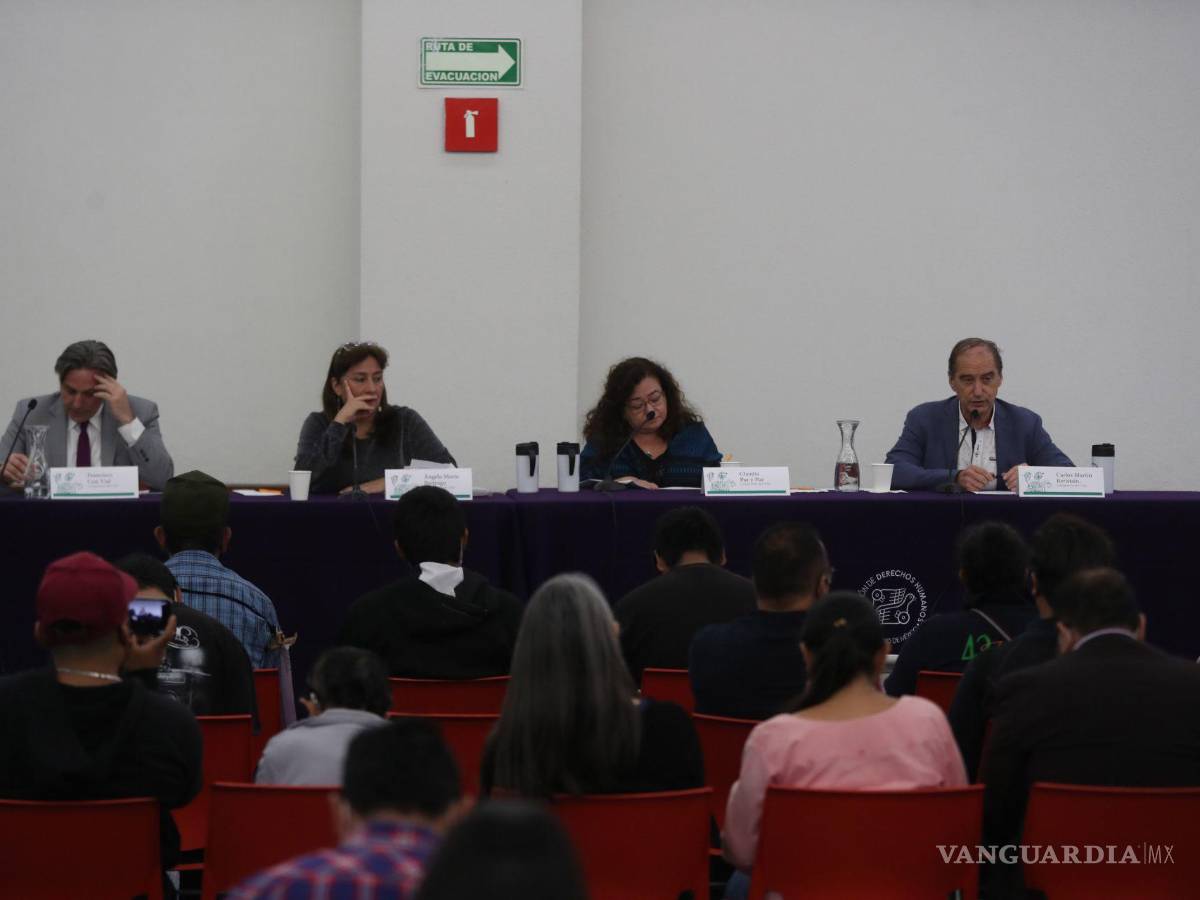 $!Francisco Cox Vial (I), Ángela María Buitrago (IC), Claudia Paz y Paz (DC), y Carlos Martín Beristain (D), integrantes del GIEI del caso Ayotzinapa ofrecieron una conferencia de prensa tras solicitar una prórroga de un mes en su estancia en el país para ahondar en sus indagaciones.