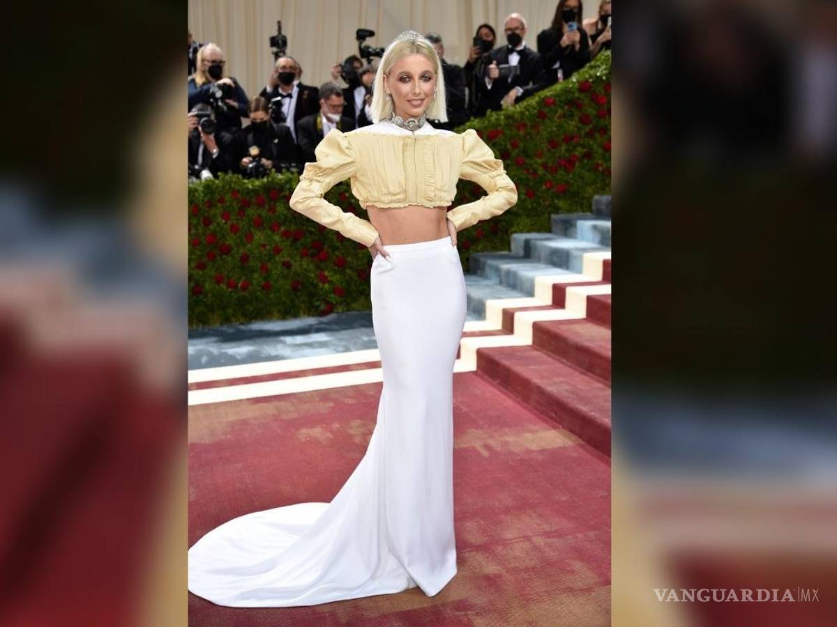 $!La YouTuber Emma Chamberlain istió un diseño de Louis Vuitton.