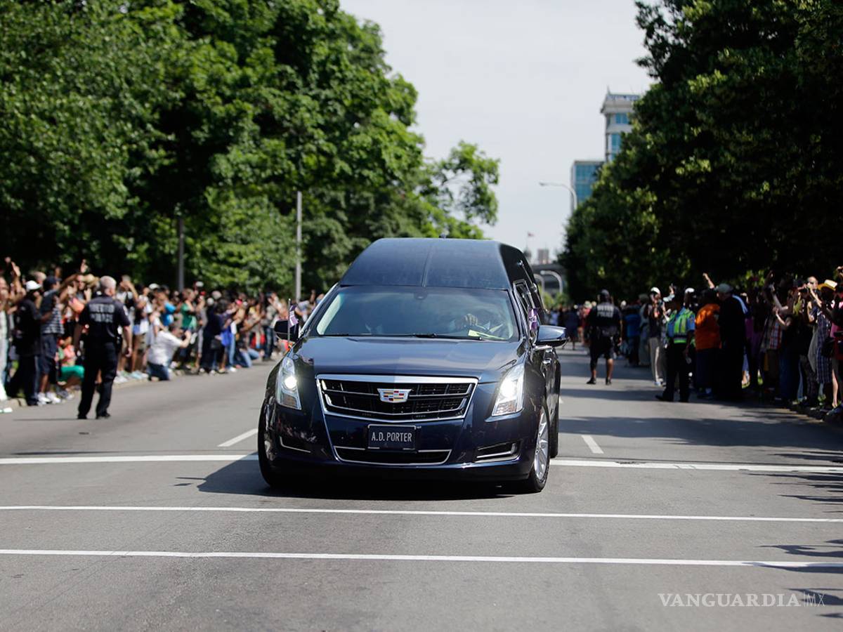 $!Miles despiden a Mohamed Alí, 'el más grande' (en vivo)