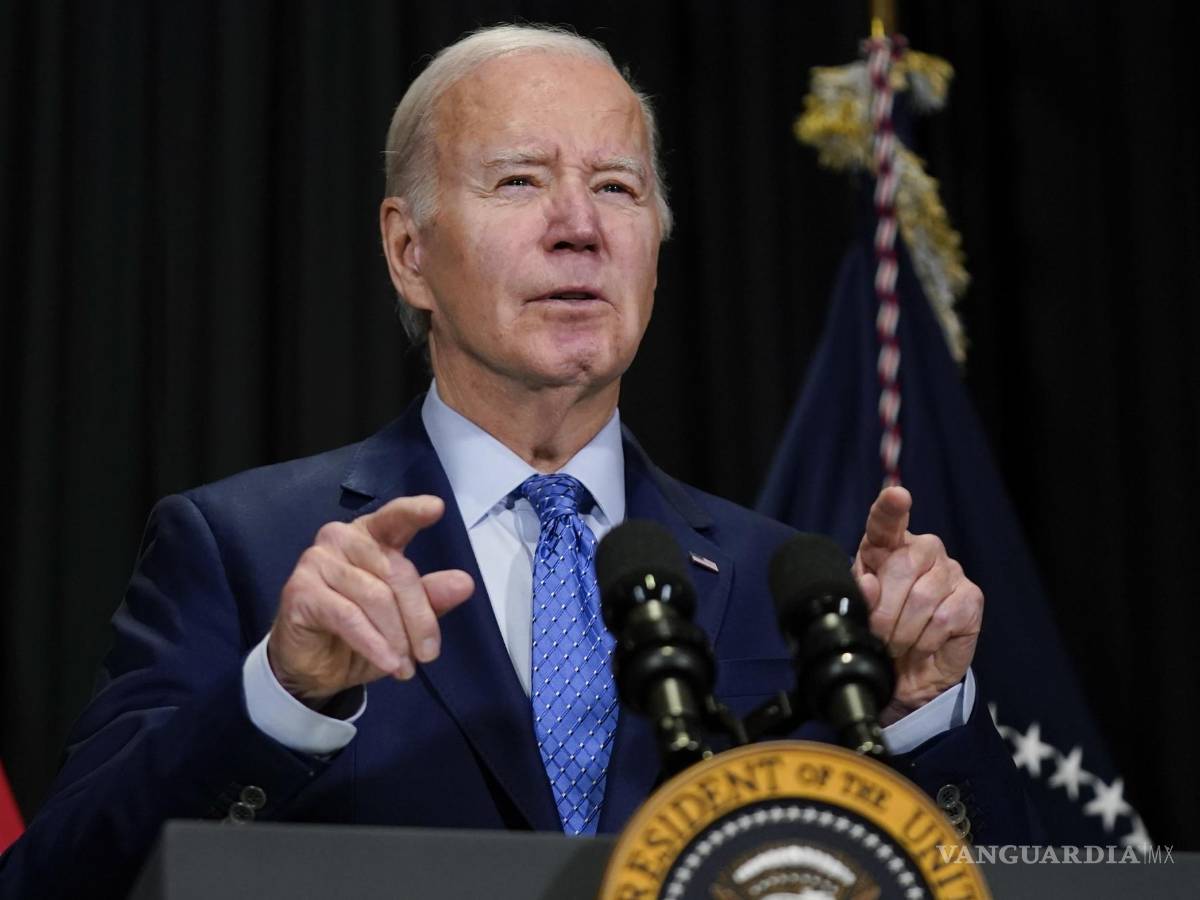 $!El presidente Joe Biden habla con los periodistas el 26 de noviembre de 2023 en Nantucket, Massachusetts.
