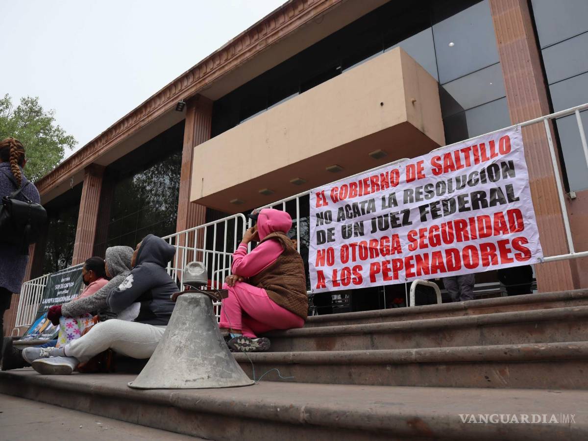$!Morenistas pidieron manifestarse en contra, porque el agua pertenece a los ciudadanos y no es posible que inversionistas extranjeros obtengan ganancias con la explotación del líquido.