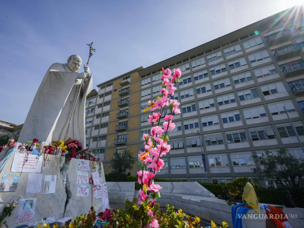 $!Una vista del Policlínico Agostino Gemelli donde el Papa Francisco se encuentra hospitalizado.