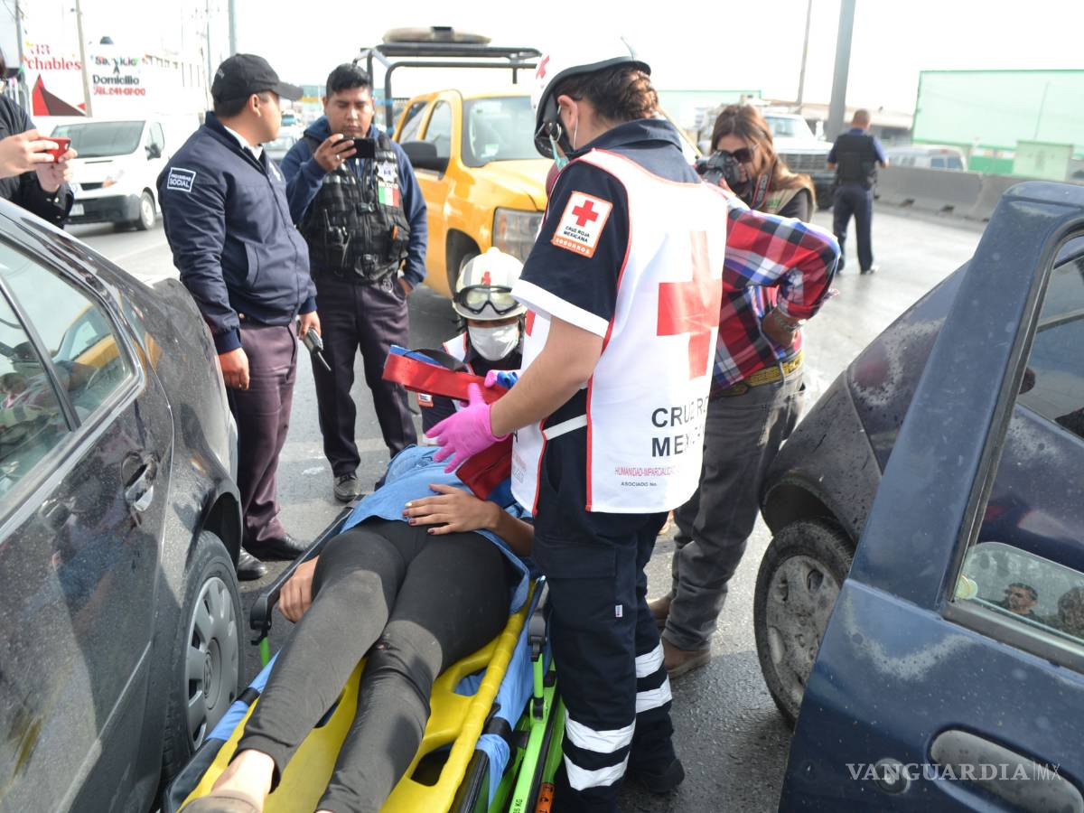 $!Una joven embarazada destroza su auto