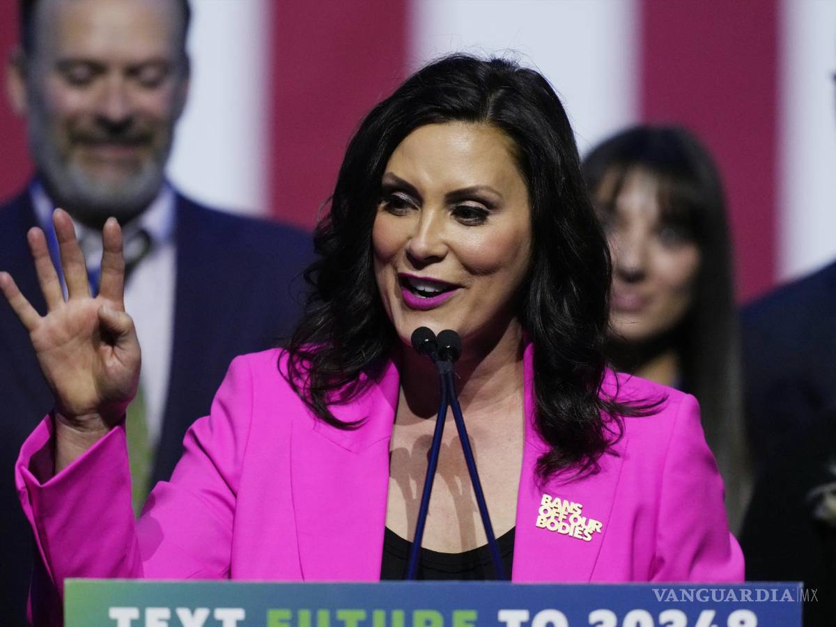 $!La gobernadora demócrata de Michigan, Gretchen Whitmer, habla durante la noche de las elecciones en Detroit.