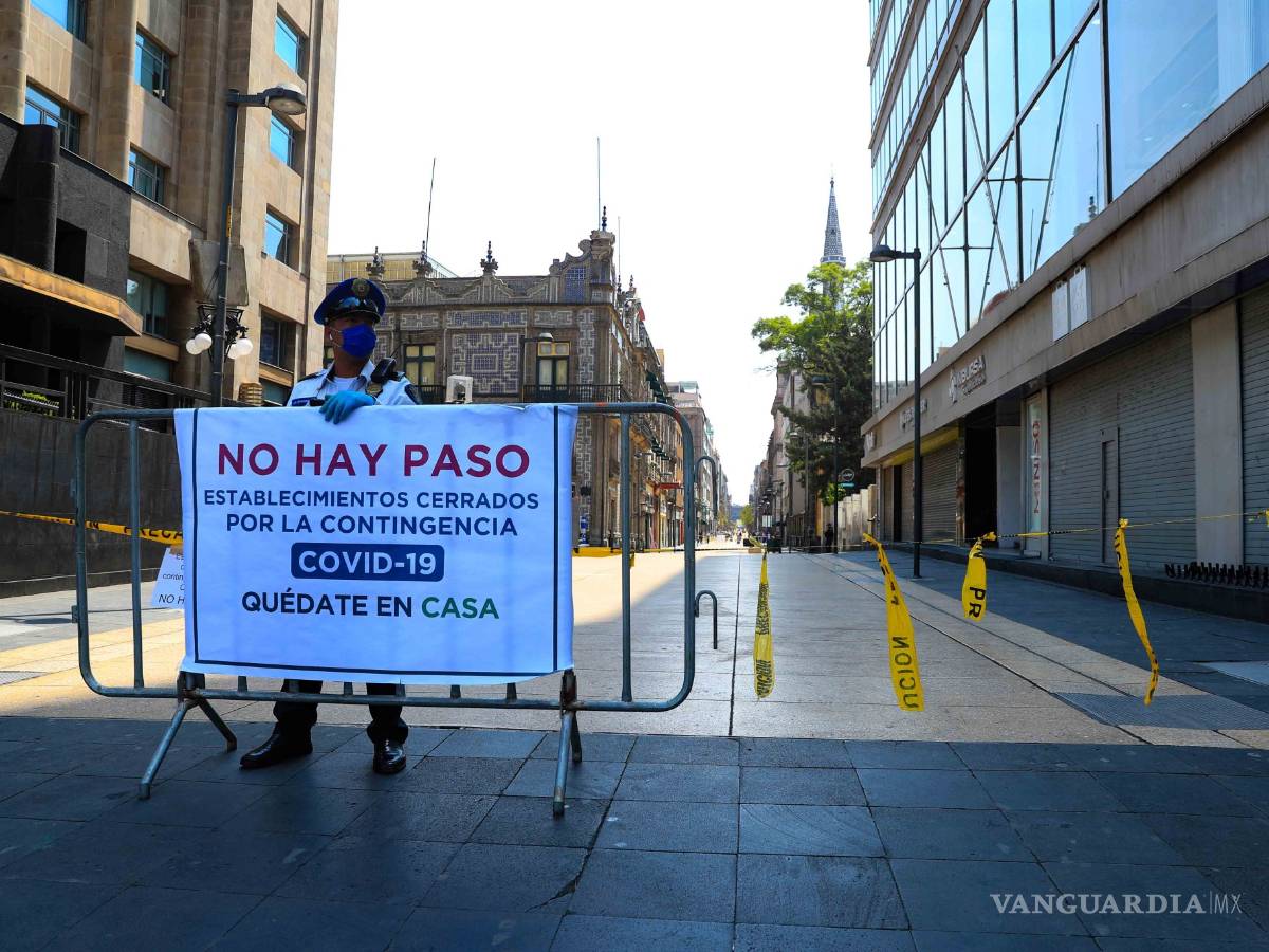 $!Coronavirus: El emblemático Zócalo de Ciudad de la CDMX luce desértico por el COVID-19