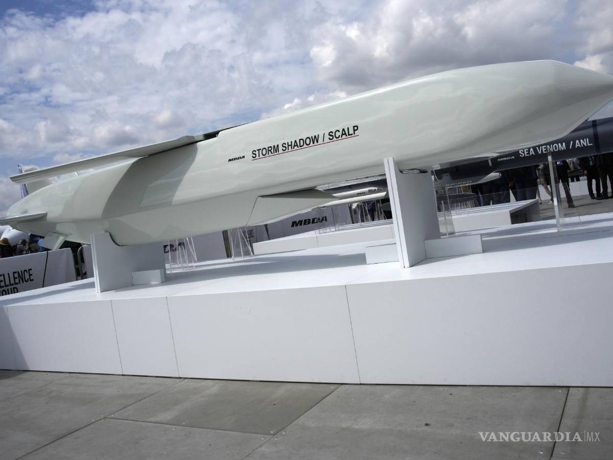 $!El misil de crucero Storm Shadow se ve expuesto durante la Muestra Aérea de París en Le Bourget, al norte de París, Francia.