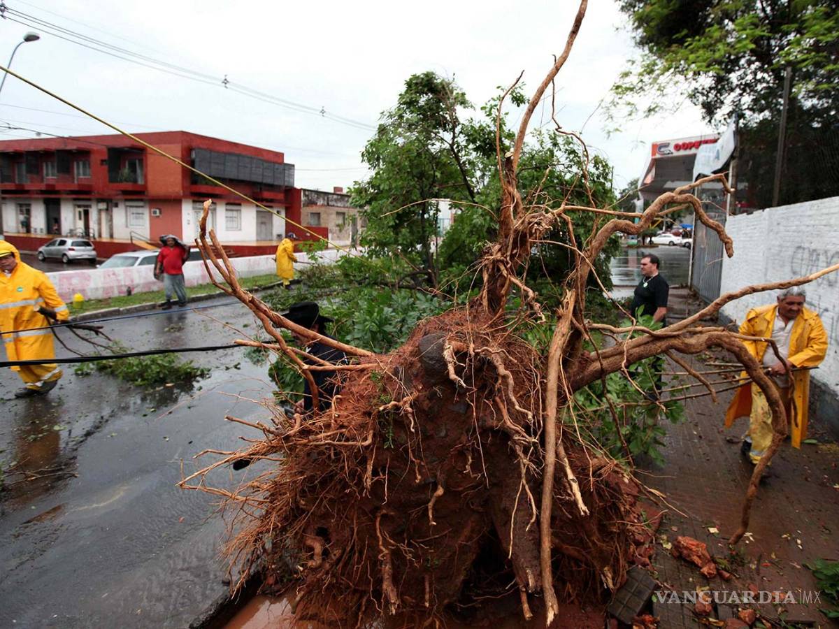 $!Fuerte tormenta golpea Paraguay: deja dos muertos