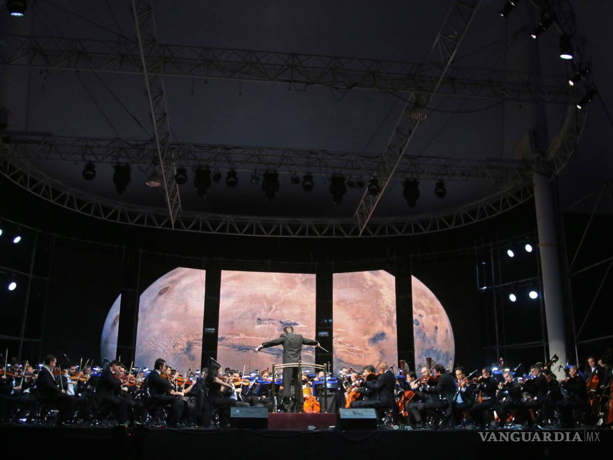 $!Una noche interplanetaria en la FIL