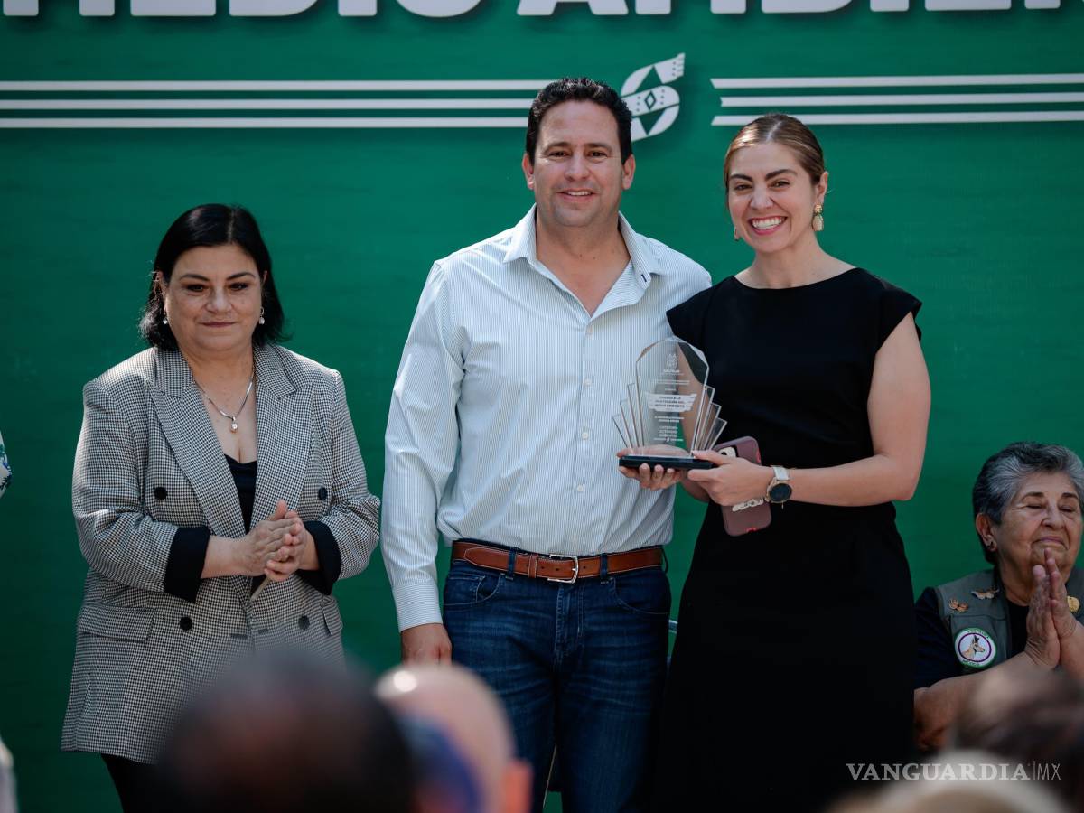 $!La bióloga Graciela Rocha fue reconocida por su trayectoria en activismo ambiental, con un legado que ha influido en leyes locales y acciones de conservación ecológica en Saltillo.