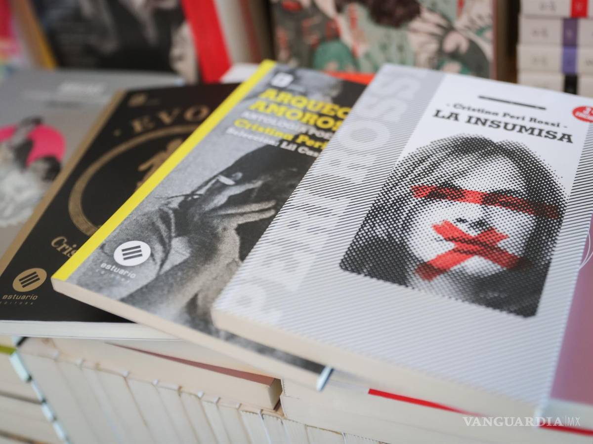 $!Vista de libros de la escritora uruguaya Cristina Peri Rossi en una librería en Montevideo (Uruguay). EFE/Federico Anfitti