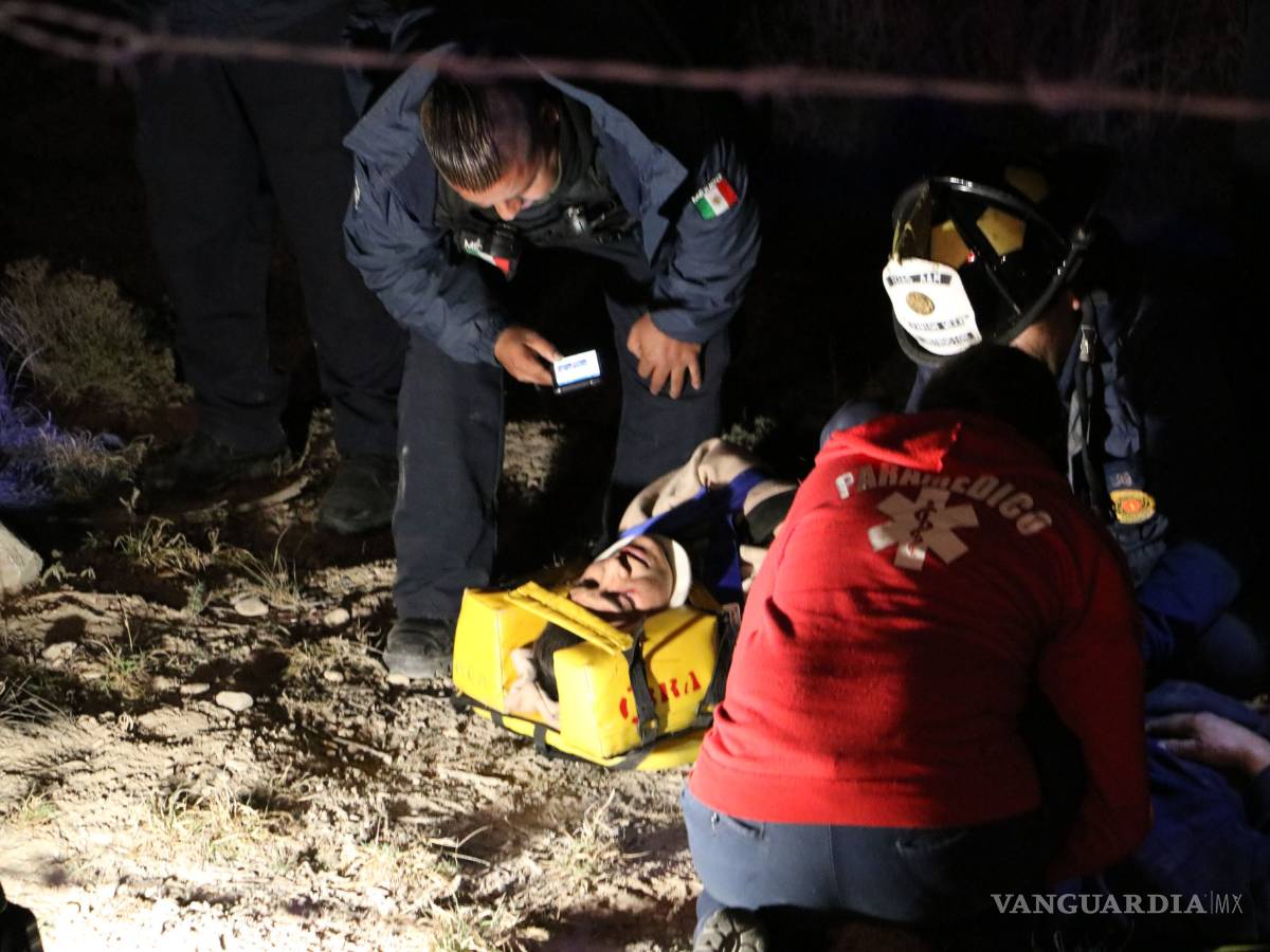 $!Denuncian que policías de Arteaga 'cazan' a parroquianos al salir de bar; provocan volcadura