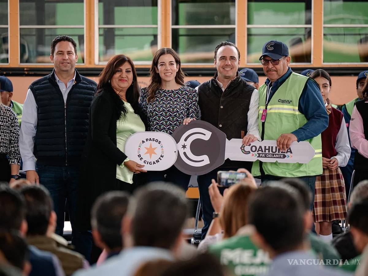 $!El evento también incluyó la entrega simbólica de un aula equipada con computadoras para mejorar la calidad del aprendizaje en San Antonio de las Alazanas.