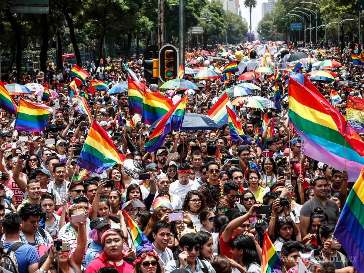 $!Pese a inconformidades de algunos activistas, Maite Perroni da banderazo de salida a Marcha del Orgullo Gay