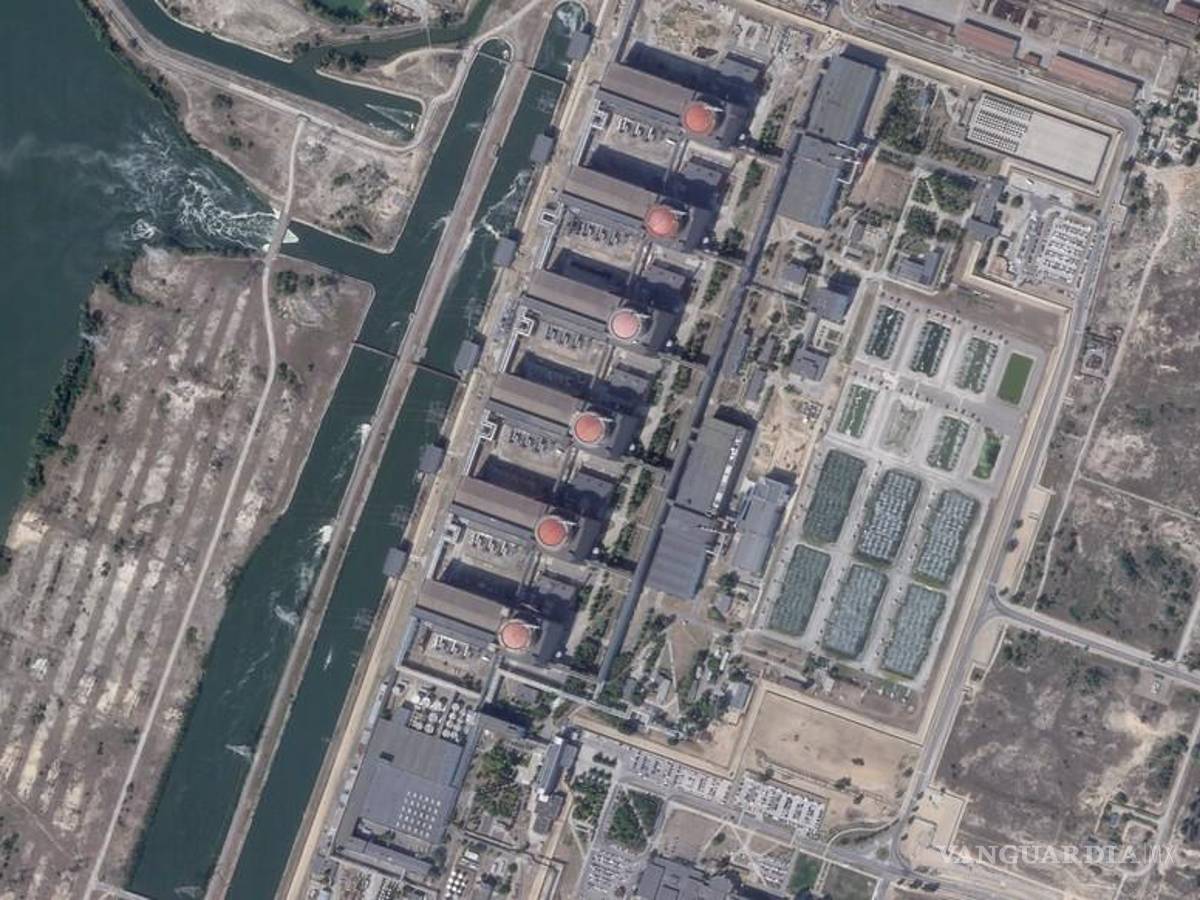 $!Apagan incendio en central nuclear de Zaporiyia, Ucrania; descartan liberación de radiación