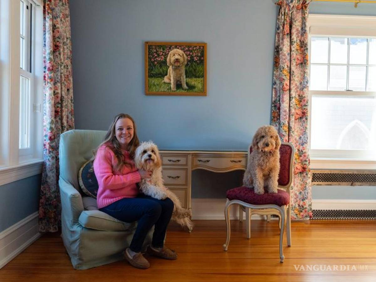 $!Lindsay Lamb con sus perros Lulu y Murphy, que accidentalmente comieron porros mientras caminaban, en su casa de Brooklyn.