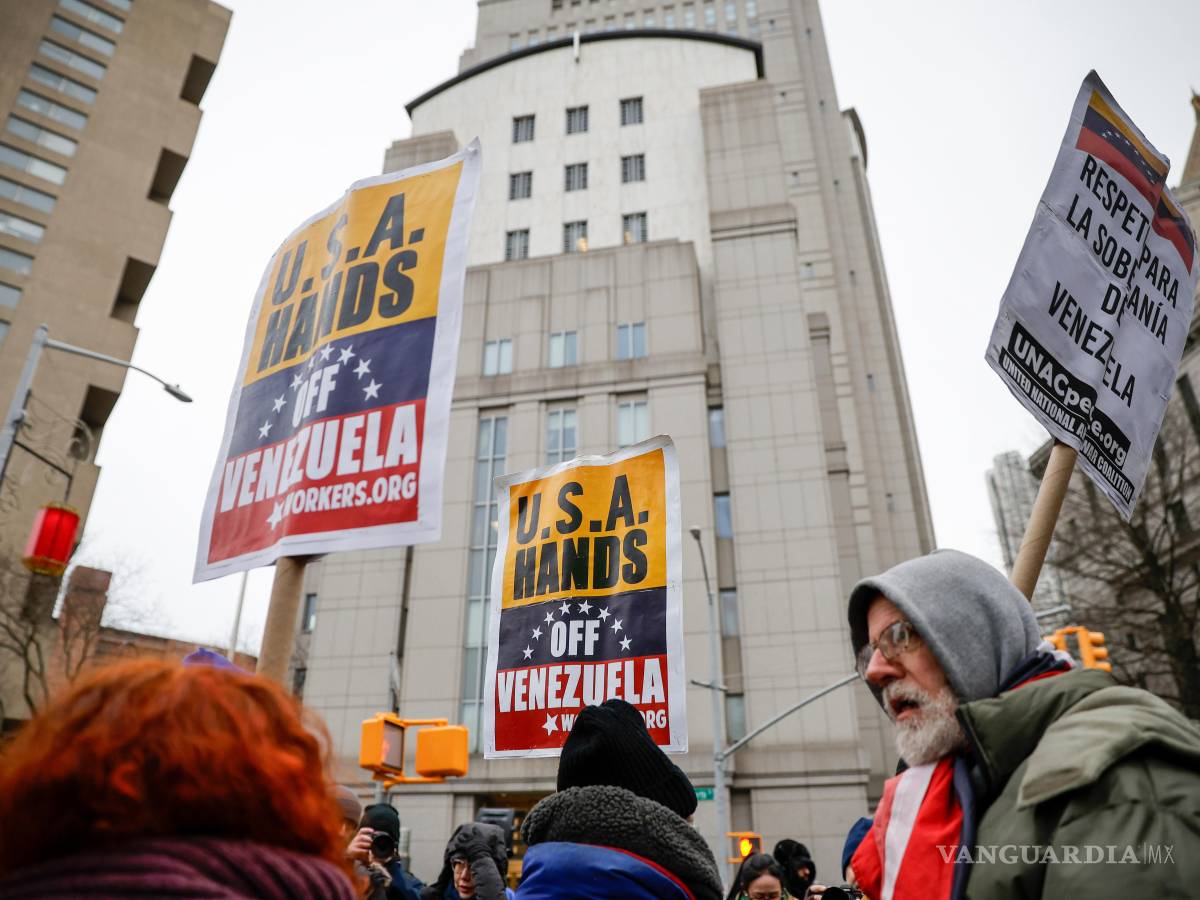 $!El dictador de 63 años rechazó los cuatro cargos penales que le imputa la justicia estadounidense, entre ellos narcoterrorismo, conspiración para importar cocaína y posesión de armas de guerra.