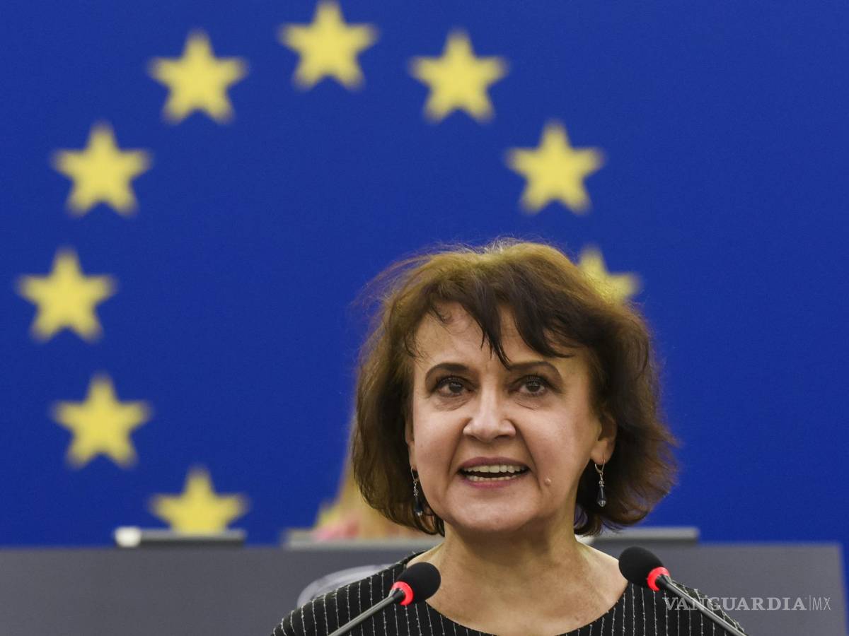 $!La novelista ucraniana Oksana Zabuzhko habla en el Parlamento Europeo para conmemorar el Día Internacional de la Mujer. AP/Pascal Bastien