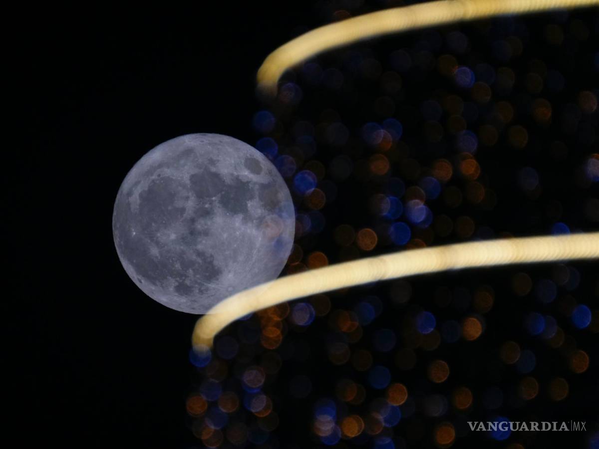 $!La luna llena, en el cielo de Bagdad, Irak, el 13 de julio de 2022. Esta luna llena recibe el nombre de Luna de Ciervo o superluna.