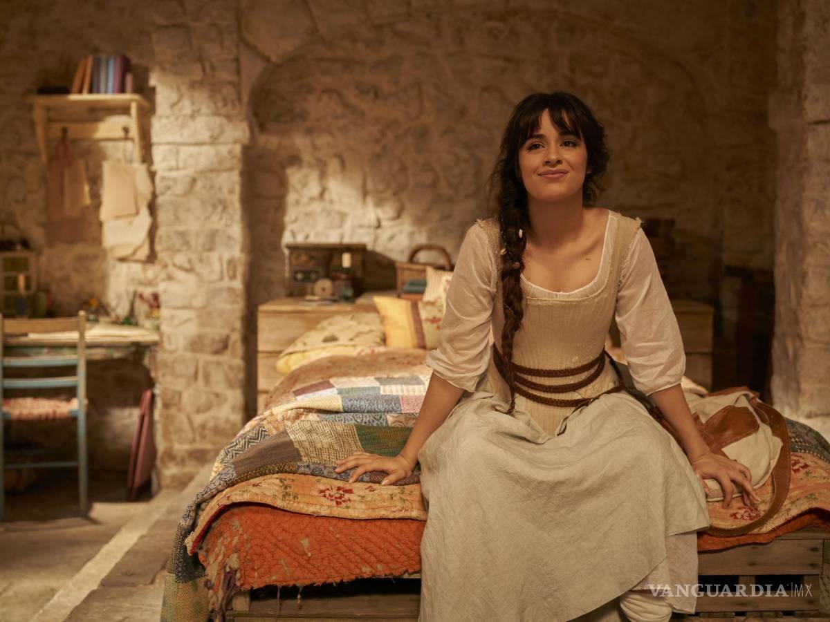 $!Pero ahora, en el mundo de Amazon Prime, la nueva versión musical de “Cinderella” muestra a Camila Cabello como una moderna Cenicienta latina y feminista.